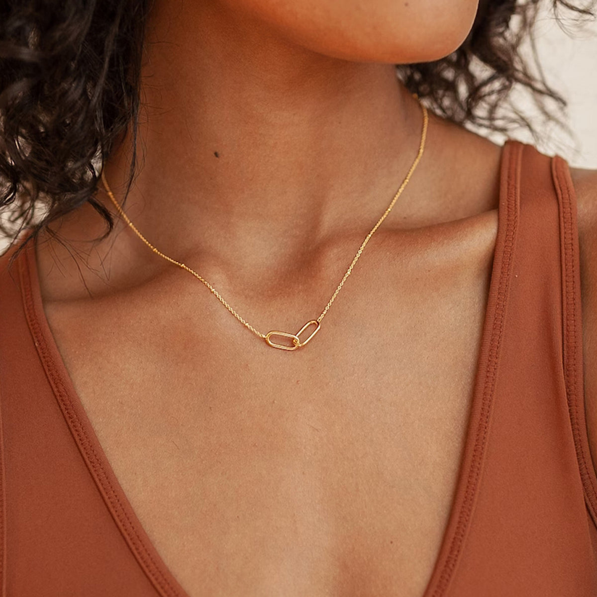 Interlocking Circle Necklace for Women – image 4