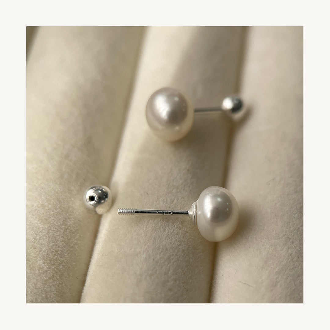 Cultured freshwater pearl studs with screw backs